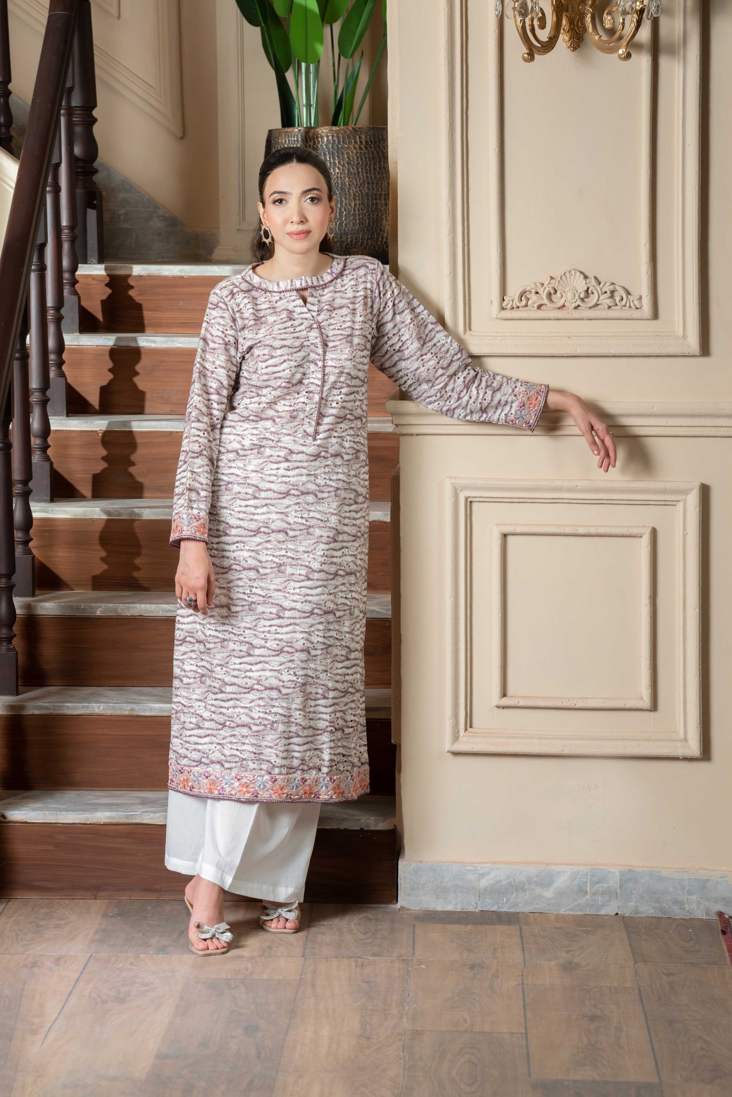 Stitched chickenkari long shirt+basic trouser