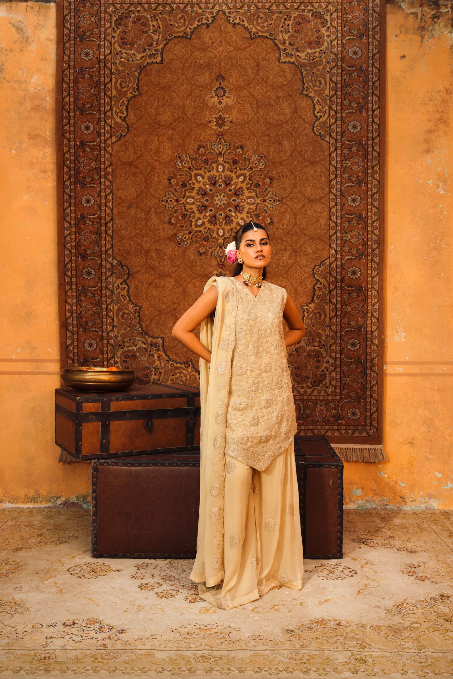 Sleeveless shirt wih plazo