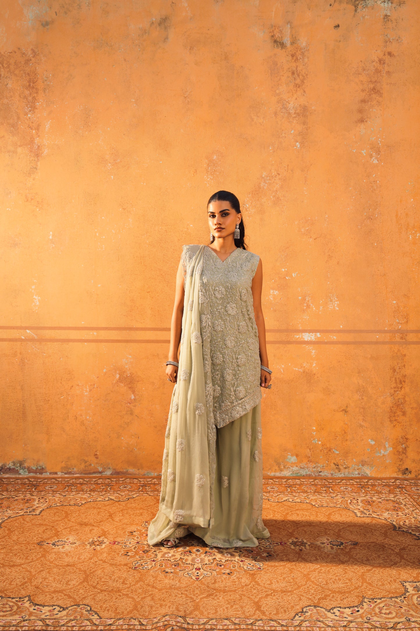 Sleeveless shirt wih plazo