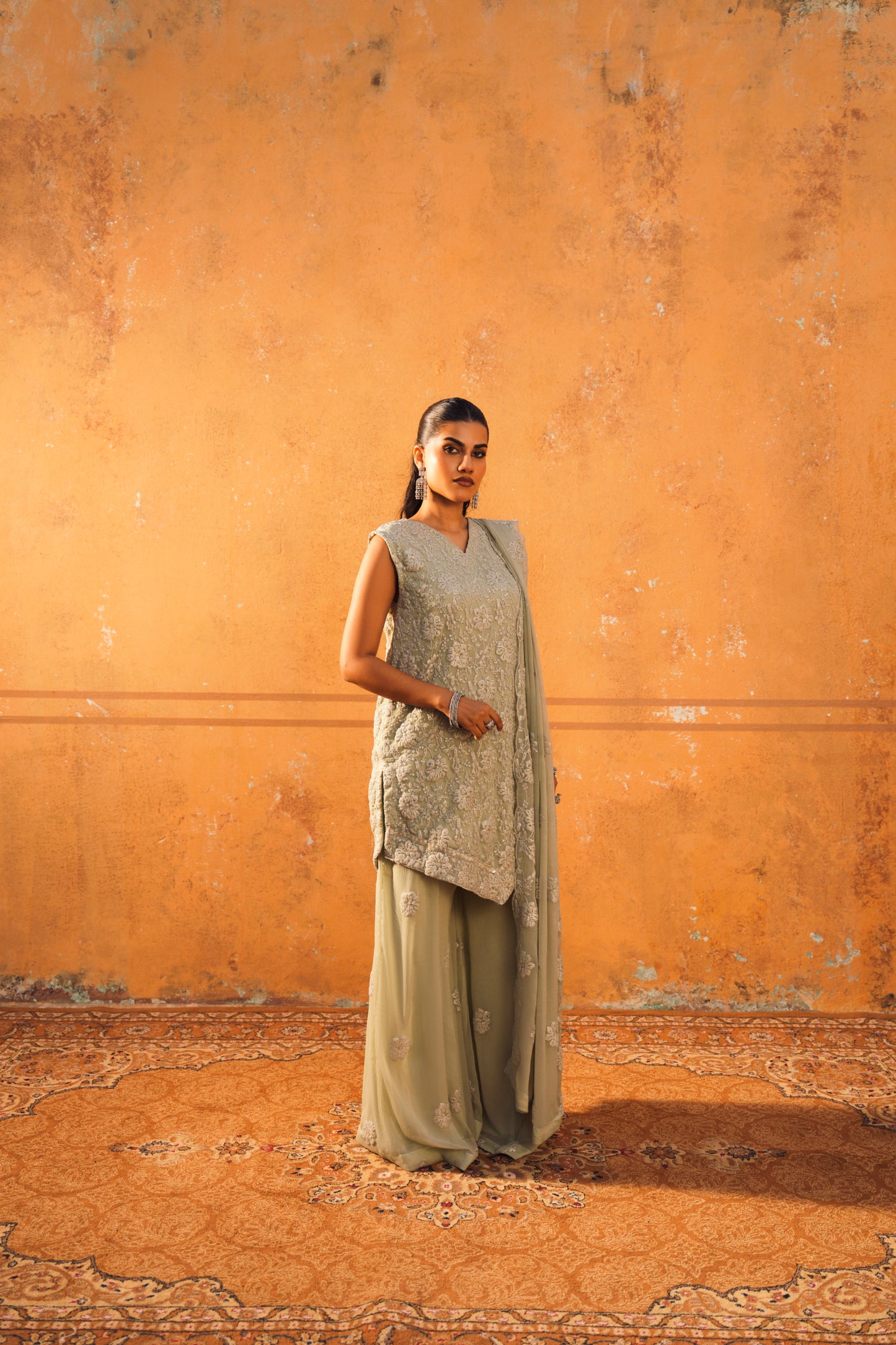 Sleeveless shirt wih plazo