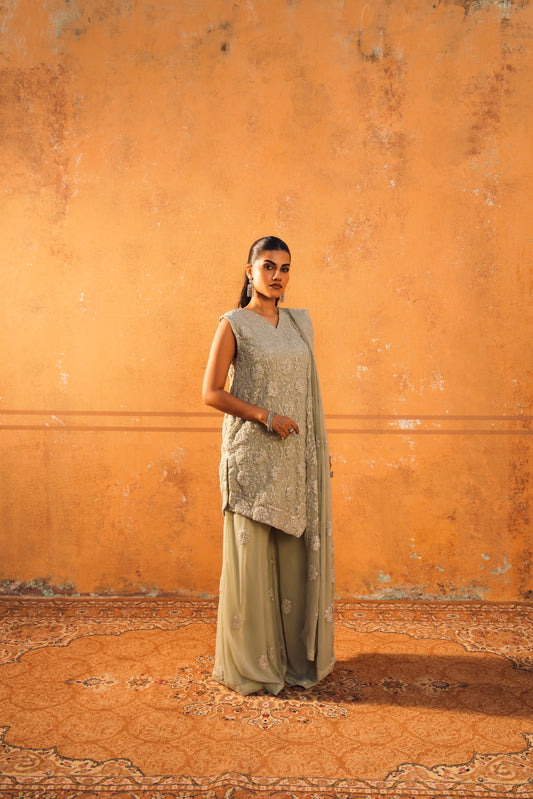 Sleeveless shirt wih plazo