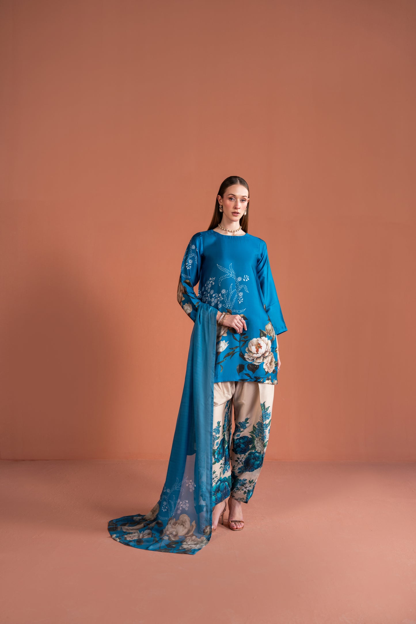 Kurta With Farshi Shalwar And Dupatta 3pc