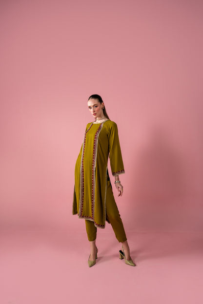 Embroidered Slits Shirt With Capri