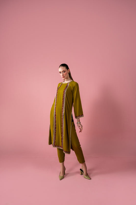 Embroidered Slits Shirt With Capri