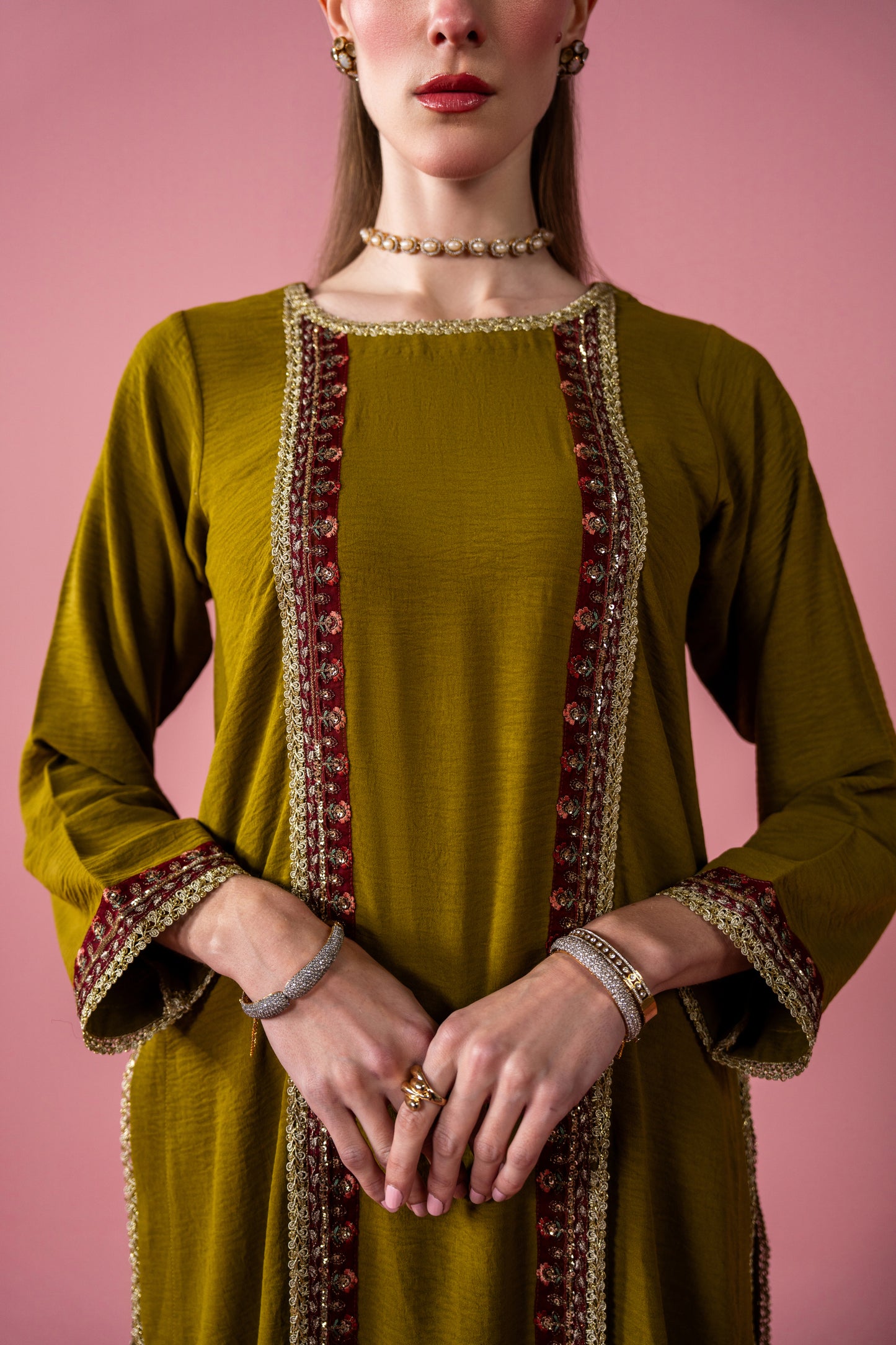 Embroidered Slits Shirt With Capri